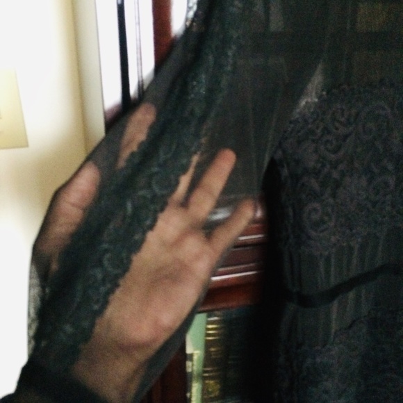 Ladies/girls - A Gorgeous Le Chateau Black lace, mesh and satin blouse - S - Picture 3 of 8